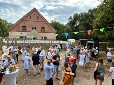 Foto zur Meldung: 300 Jahre Gutshaus Altfriedland – Tradition trifft Zukunft: Ein Fest der Zuversicht, Begegnung und des Miteinanders