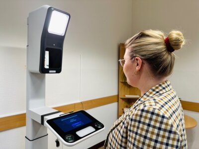 Mittels PointID®-System können Bürgerinnen und Bürger ihr digitales Passfoto im Bürgerbüro des Rathauses erstellen  I Foto: Martin Ferch (Bild vergrößern)