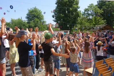 "Bühne frei!" – Unser Sommerfest (Bild vergr&ouml;&szlig;ern)