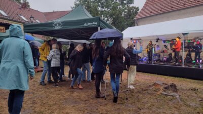 Meldung: 650 Jahre Diedersdorf – ein schönes Fest unterm Regenschirm