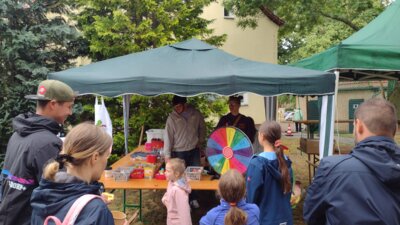 Meldung: Gute Unterhaltung am Stand des Jugendclubs
