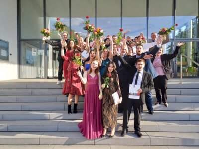 medbo teilt mit: 33 Pflegeschüler feiern Abschluss, 10 erhalten Staatspreis (Bild vergrößern)
