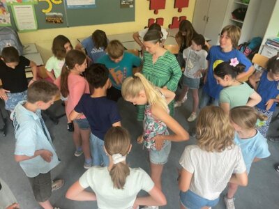 Kinder bei einer Übung