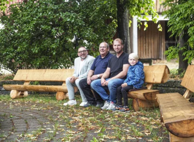 Ruhebänkle am Dorfbrunnen (Bild vergrößern)