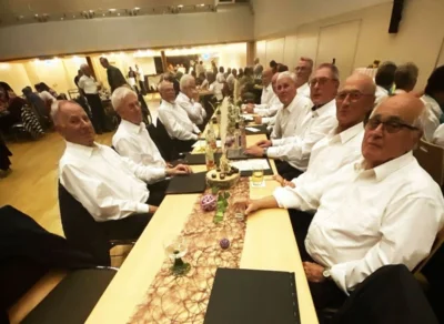 Männerchor in Schaafheim beim Liederabend am 12.10.2024 "Wein, Handkäs und Chormusik" (Bild vergr&ouml;&szlig;ern)