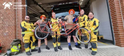 Foto zur Meldung: Zwei Brüder, ein Tandem und eine Mission: Radeln für die Helden von morgen