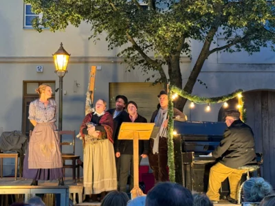 Meldung: Marktplatz wird Theaterkulisse