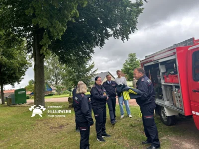 Foto zur Meldung: Ortsfeuerwehr Groß Buchholz freut sich über neues Mitglied