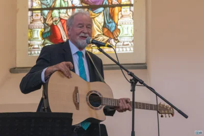 Vom Neumarkt in die Kirche / Auerbachs Stadtgottesdienst 2025 (Bild vergr&ouml;&szlig;ern)