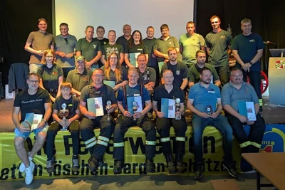 Gemeindefeuerwehrtag mit Beförderungen, Landesehrenbrief, O-Marsch und Alarmübung (Bild vergrößern)
