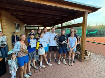 Von links nach rechts: Carla, Paul, Sarah, Tina, Frida, Christoph, ALexander, Cecil, Kisi, Antonella (Bild vergrößern)