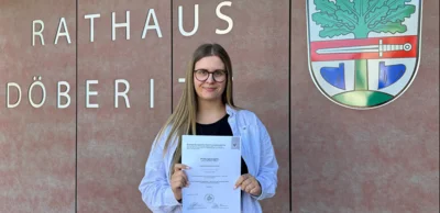 Ausbildung erfolgreich abgeschlossen: Enya Breitkopf ist nun Verwaltungsfachangestellte im Rathaus Dallgow-Döberitz (Bild vergr&ouml;&szlig;ern)