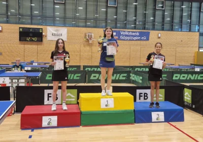 Selin Bilgin (links) und Julijana Bednjicki (rechts) auf dem Siegerpodest. Foto: Lars Urban (Bild vergr&ouml;&szlig;ern)