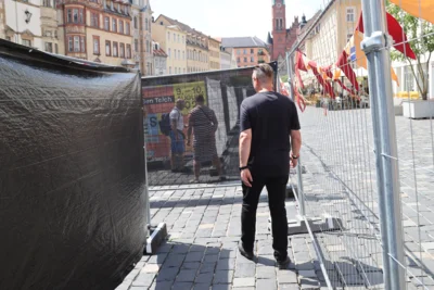 Bauzaun-Labyrinth: Neuauflage in Herbstferien — Erinnerung an Einheits-Jubiläum und 555 Jahre Stadtrecht (Bild vergr&ouml;&szlig;ern)