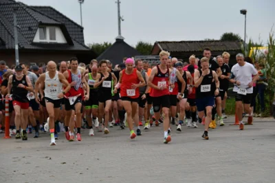 Start der Läufer:innen über die 5 und 10 km langen Strecken. (Bild vergrößern)