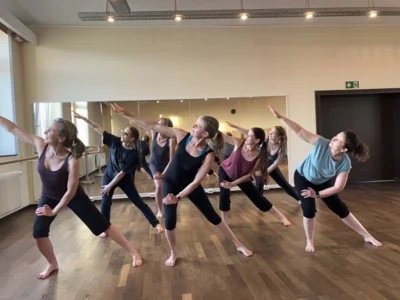 TÄNZERINNEN für die Erwachsenen Jazz-Tanzgruppe PINK RELEASE gesucht (Bild vergr&ouml;&szlig;ern)