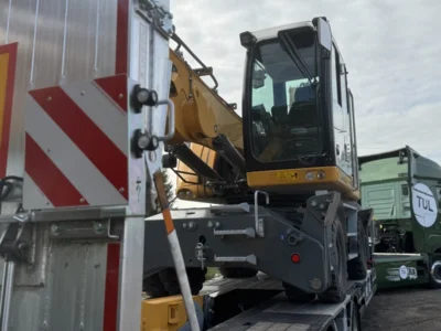 Große Maschinen hautnah: Bei TUL agroservice GmbH gab es zum Beispiel Einblicke in den Maschinenpark. Foto: Landkreis Prignitz (Bild vergr&ouml;&szlig;ern)