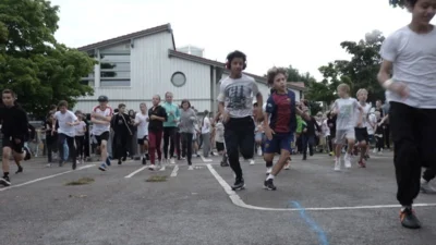Heinrich-Schickhardt-Gemeinschaftsschule Bad Boll feiert ein tolles Schulfest mit Spendenlauf und "Open Stage" (Bild vergr&ouml;&szlig;ern)
