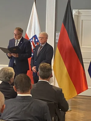 Bundesverdienstkreuz für Rolf Häseler (Bild vergr&ouml;&szlig;ern)