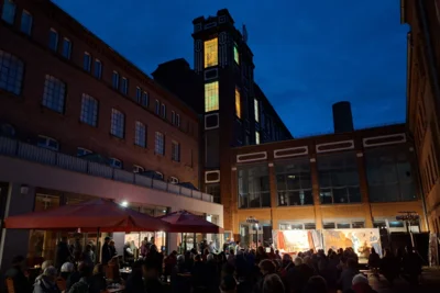 Stimmungsvoll war es bei der Museumsnacht im Innenhof der Tuchfabrik. Foto: Museum Pritzwalk (Bild vergr&ouml;&szlig;ern)
