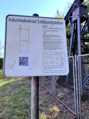 Gesäubertes Schild mit neuem QR Code (Bild vergr&ouml;&szlig;ern)