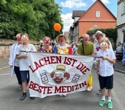 Meldung: Struthschule beim Johannisfest – Lachen, Blumen & gelebte Tradition