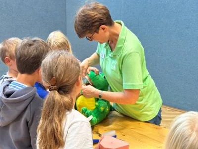 Auch in diesem Jahr zeichnete der Jugendzahnärztliche Dienst der Kreisverwaltung OSL anlässlich des bundesweiten Tages der Zahngesundheit eine Schule und mehrere Kitas für ihr Engagement in Sachen Zahngesundheit aus. (Archivbild: Landkreis OSL/Nora Bielitz) (Bild vergr&ouml;&szlig;ern)