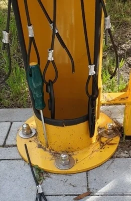 Reparatursäule am "Radhaus" (Bild vergr&ouml;&szlig;ern)