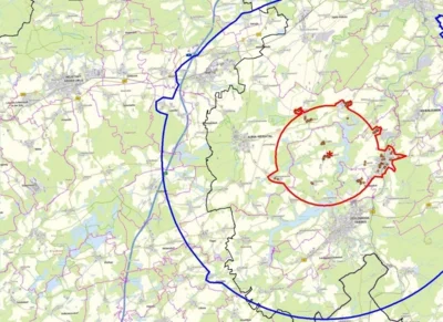 Der Verlauf der Überwachungszone ist in   dem folgenden Kartenausschnitt als   blaue Linie gekennzeichnet. Der Verlauf der   Kreisgrenze des Saale-Orla-Kreises   ist lila dargestellt. (Bild vergrößern)