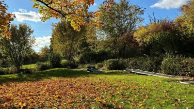 Foto zur Meldung: Minigolfanlage am Ommersheimer Weiher – Frische Farben für die Saison 2026