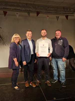 Tobias Wirth vom Bauhof-Team ist jetzt Gärtnermeister (Bild vergr&ouml;&szlig;ern)