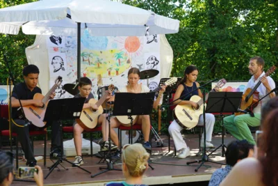 Gitarrenauftritt beim Schulfest 2025, Leitung Hans-Jörg Eberle