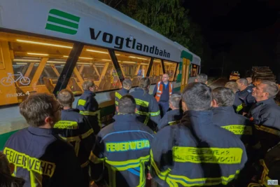 Feuerwehr Auerbach im Einsatz für die Sicherheit – diesmal beim Training! (Bild vergr&ouml;&szlig;ern)