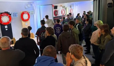 Rappelvoll war das Sportheim beim ersten Jugenddartturnier in Rennertshofen (Bildnachweis: FCR) (Bild vergr&ouml;&szlig;ern)