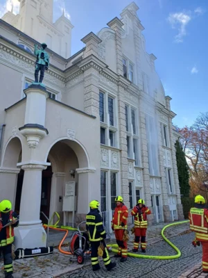 Neues von der Feuerwehr (Bild vergr&ouml;&szlig;ern)