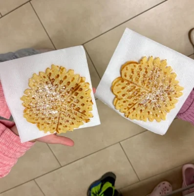 Waffelverkauf (Bild vergr&ouml;&szlig;ern)