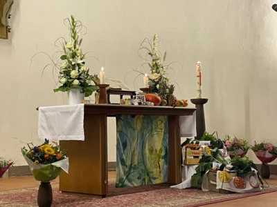 Altar im meditativen Gottesdienst (Bild vergr&ouml;&szlig;ern)