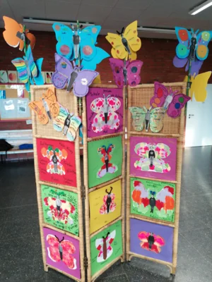 Foto zu Meldung: Schmetterlinge für Frieden, Freiheit und Sicherheit