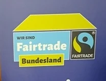 Am 07.11.2025 erhielt Ministerpräsidentin Anke Rehlinger in der Staatskanzlei die Urkunde des SAARLANDES als erstes "FairTradeBundesland". (Bild vergr&ouml;&szlig;ern)