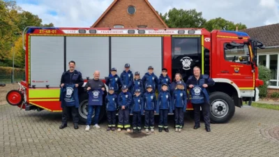 Foto zur Meldung: Großzügige Spende lässt Kinderfeuerwehr strahlen