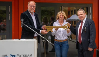 Foto: Adam Sevens, Quelle: https://www.potsdam.de/de/neueroeffnung-nord-gymnasium-umzug-sportschule (Bild vergr&ouml;&szlig;ern)