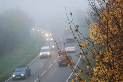 Fahren bei Nebel: Schlechtere Sicht als im Dunkeln! (Bild vergr&ouml;&szlig;ern)