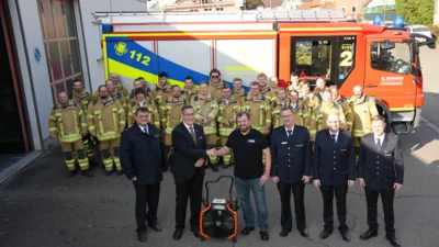 BIG Fire übergibt Spende (Bild vergr&ouml;&szlig;ern)