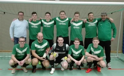 Vorne v.l.: Marcel Braun, Marc Schreiber, Martin Koch, Florian Sommer und Philippe de Croon. Hinten v.l.: Axel Bardenheuer, Andy Genthe, Mirco Klee, Fabian Schleth, Tim Bardenheuer, Holger Huppertz und Karl Volpatti. (Bild vergr&ouml;&szlig;ern)