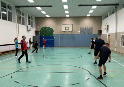 Dangerous Dynamos: Badmintontraining (Bild vergr&ouml;&szlig;ern)