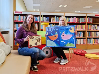 Eike Neumann von der BBL und Bibliotheksleiterin Sandra Busch (l.) laden in Pritzwalk zum Kinderfilmfest ein. Foto: Stadt Pritzwalk (Bild vergr&ouml;&szlig;ern)