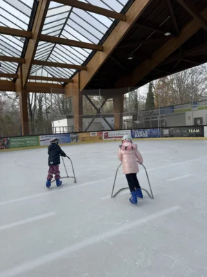 Unsere Erstklässler auf dem Eis (Bild vergr&ouml;&szlig;ern)