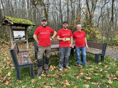 Auf dem Foto Pascal Steffes, Erster Beigeordneter Thomas Schäfer und Peter Bison vom Verschönerungsverein. Es fehlen die Helfer Günter Erdmann, Toni Göbel und Dirk Mönch