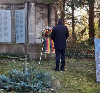 Gedenken am Mahnmal