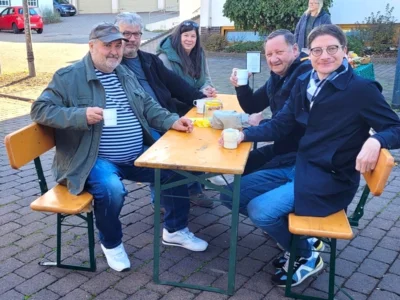 Neue Bierzeltgarnituren für den Bauernmarkt (Bild vergr&ouml;&szlig;ern)